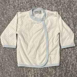 EUC Sweet Cottens 100% Pima blue polka dot snap front baby’s top size 6m